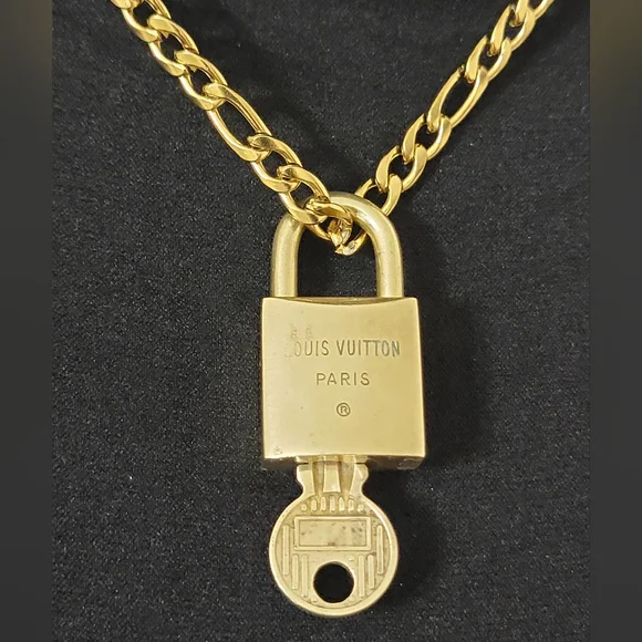 Authentic Vintage Gold Louis Vuitton Key and Lock Necklace Set #226🔒🔑 - Picture 5 of 17